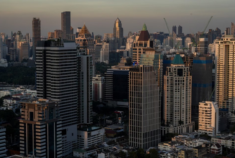UPDATE: Gunman who entered southern Thai school detained, hostages freed, police official says